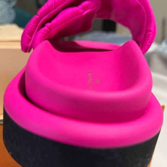 *NEW* Louis Vuitton Pillow Bright pink slides - Picture 8 of 10